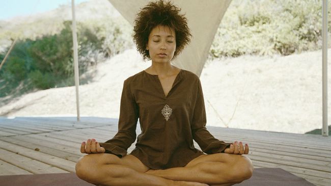  photo black-woman-yoga.jpg